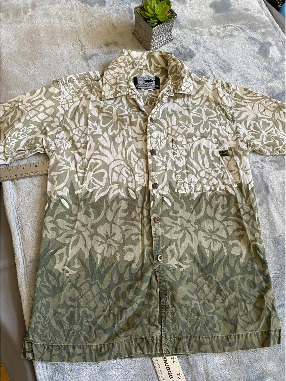 Gecko Hawaii Short Sleeve Button-Up Shirt Size 10-12 (Small)